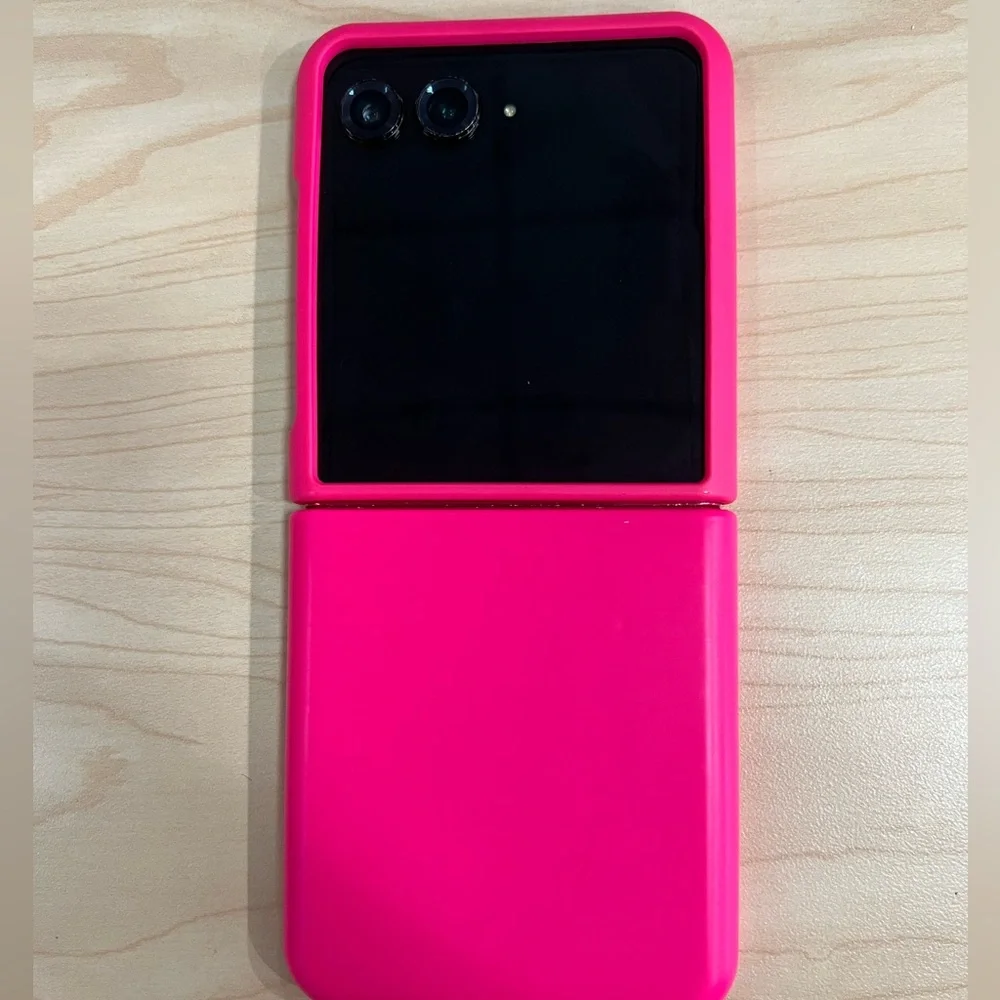 Unlocked 2024 Motorola Razr+ Plus A Free Hot Pink Case